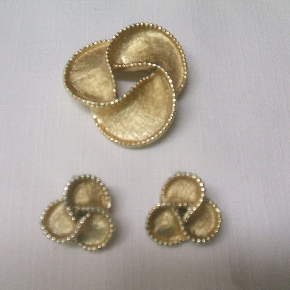 VTG Swirl Love Knot Set Gold Tone Costume Jewelry